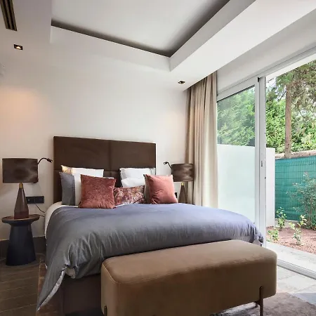 Camping Une Architecture Particuliere Avec Un Jardin Riche